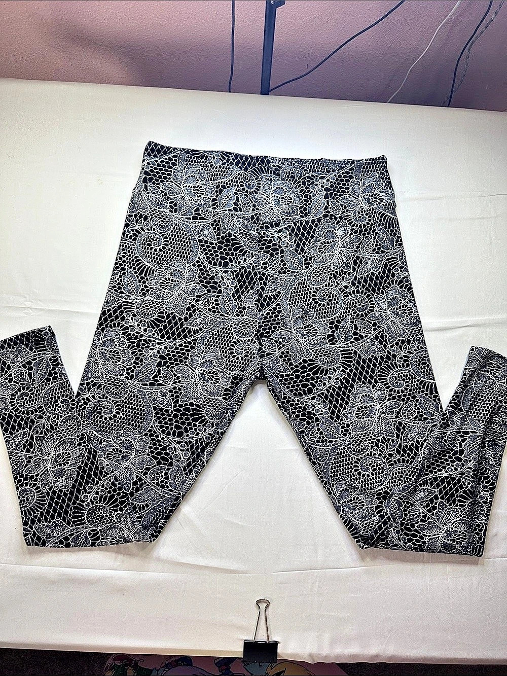 TC2 Simply Comfortable Floral Leggings in Black & White